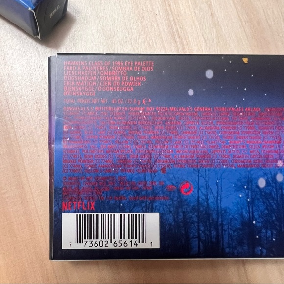 MAC x Stranger Things bundle fanny pack eye shadow palette lipglass NEW - Picture 8 of 9